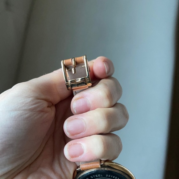 BUY 1 GET 1 - Michael Kors Runway Rose Gold Ladies Watch MK2284 - Picture 5 of 5